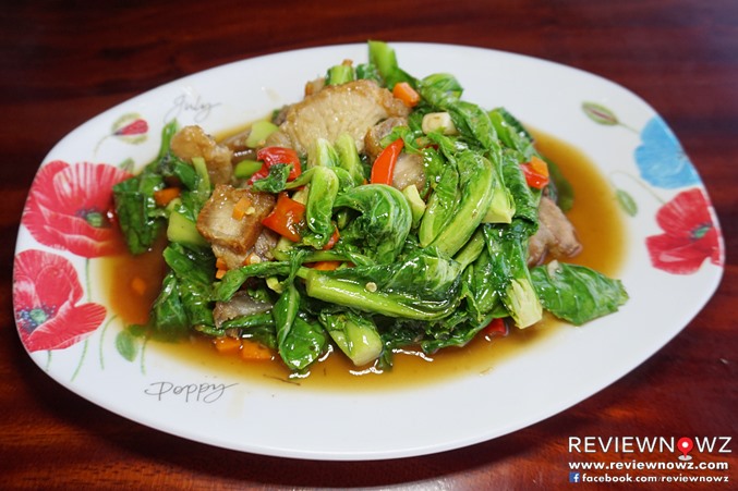 ผัดแขนงหมูกรอบ
