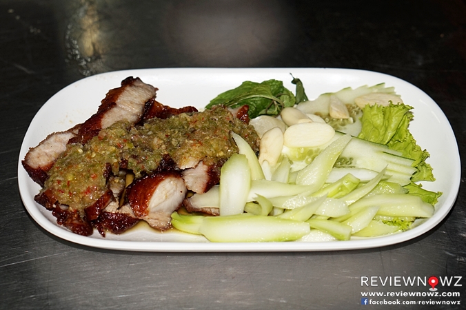 หมูมะนาวก้านคะน้ากรอบ