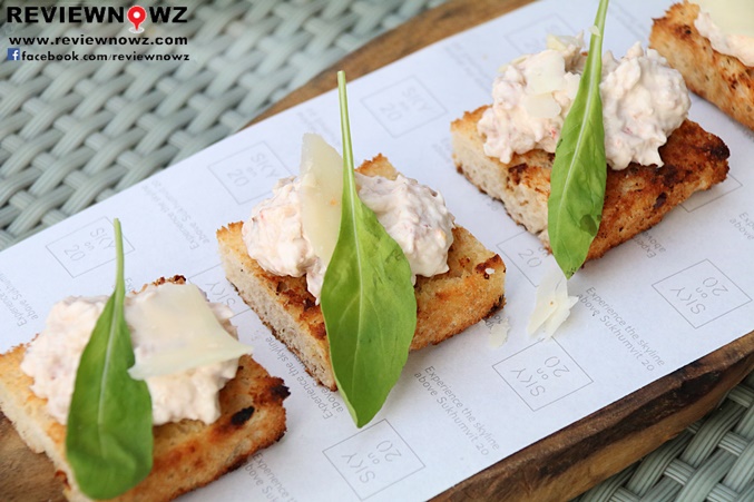 Crab-Mayonnaise Bruschetta
