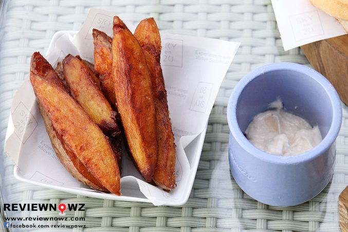 Homemade Chips & Garlic Mayonnaise