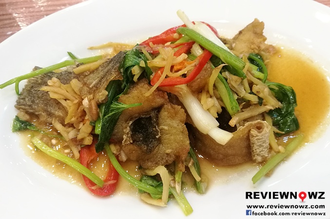 S,r-fried seabassand Chinese celery