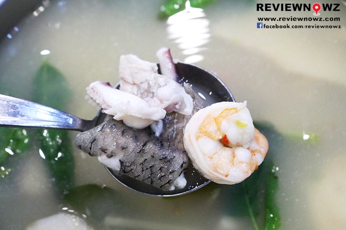 Hot and sour seafood soup