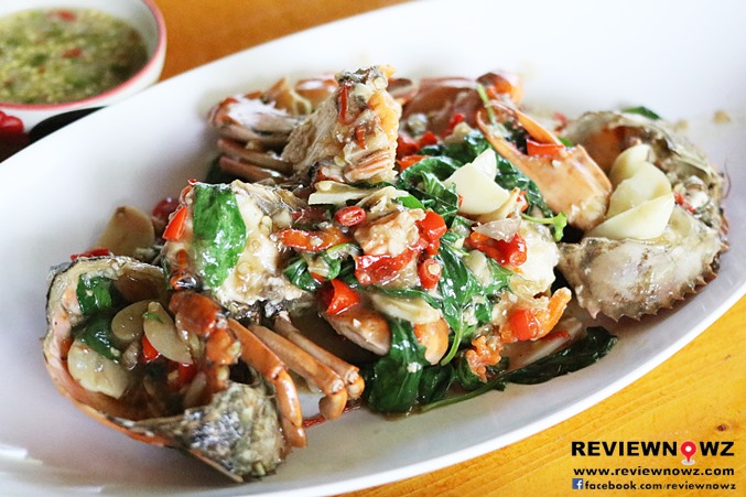 ปูไข่ผัดพริกขี้หนู