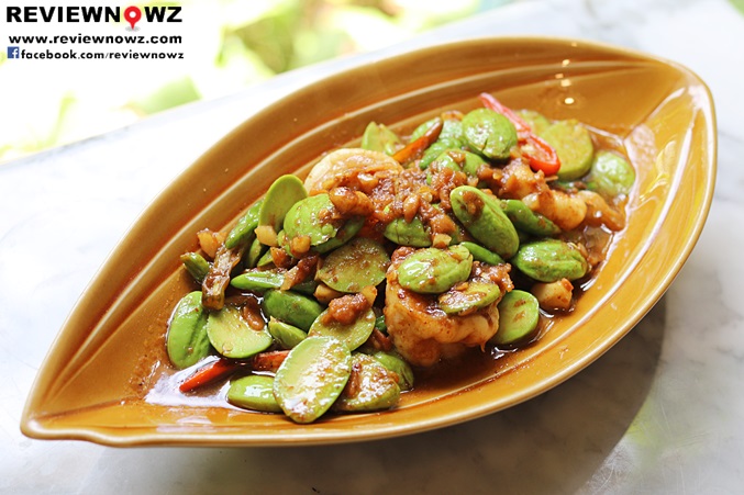 Stir-Fried Sa-Tor with Shrimp in Shrimp Paste