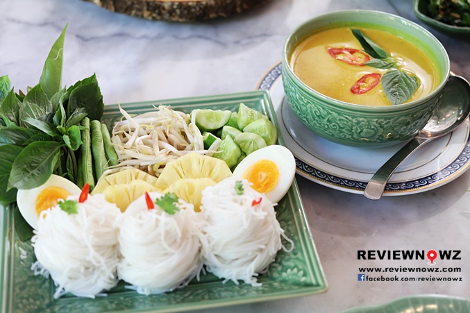 Fermented Rice Vermicelli with Sea Bass in Spicy Curry