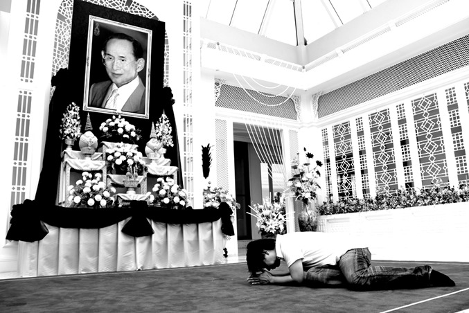 พระผู้เสด็จสู่สวรรคาลัย น้อมสำนึกในพระมหากรุณาธิคุณเป็นล้นพ้นอันหาที่สุดมิได้