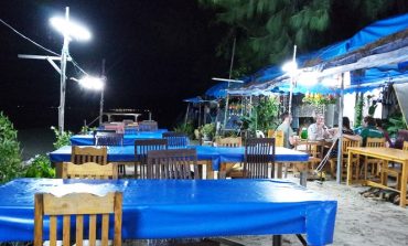 นั่งชายหาดกินดื่มชมวิวทะเลในราคาน่าคบที่ร้าน น้องคิม ซีฟู๊ด หัวหิน