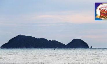 นั่งกินติดหาดในบรรยากาศท้องถิ่นบนเกาะพะงันที่ Happiness Restaurant  สุราษฎร์ธานี