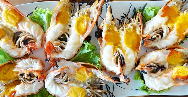 พาไปนั่งริมแม่น้ำเจ้าพระยากินกุ้งเผาที่ เรือนไทยกุ้งเผา วัดเชิงเลน อยุธยา