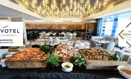 ส่วนลด 50% ที่จะเปลี่ยนมื้อกลางวันวันธรรมดาให้เป็นบุฟเฟ่ต์นานาชาติเกรดโรงแรมที่ Food Exchange, Novotel Bangkok Sukhumvit 20