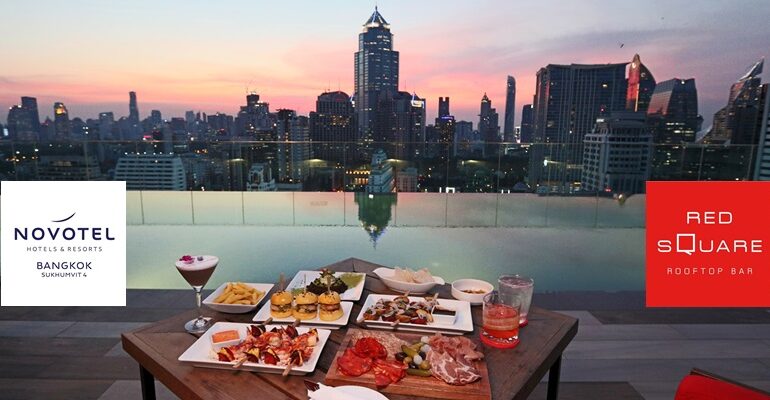 บาร์ดาดฟ้าที่มอบการพักผ่อนแบบสบายๆเป็นกันเองที่ Red Square Rooftop Bar, Novotel Bangkok Sukhumvit 4