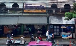 จิบเบียร์กินส้มตำ เนื้อย่าง น้ำตก ต้มแซ่บ กับร้านอีสานร้านแรกในซอยรางน้ำที่ร้าน อีสานรสเด็ด