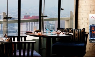 ชิมอาหารสเปนอร่อยๆ จิบค็อกเทล ชมวิวชั้น 54 ที่ Uno Mas @ Centara Grand at CentralWorld