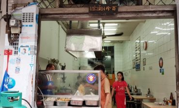 กินก่อนย้ายร้าน! เก็บไว้เป็นความทรงจำระดับตำนานกับร้านลูกชิ้นปลาทำเอง แปะเตียง เยาวราช