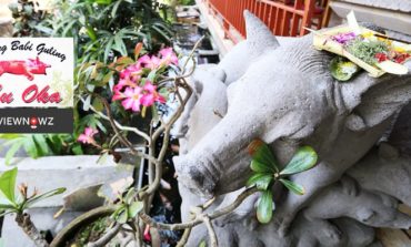 มาบาหลีก็ต้องมาลองหมูหันเจ้าดังที่ Warung Babi Guling Ibu Oka, Ubud, Bali, Indonesia