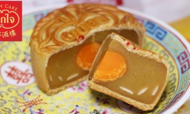 ขนมไหว้พระจันทร์ไส้ทุเรียนเจ้าแรกของโลกกับประสบการณ์ความอร่อยระดับตำนานเกือบ 90 ปีที่ กอกใจเจ๋าเหล่า