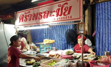 ชิมกระทะร้อนริมถนนกับร้าน street food คนเยอะใน chinatown ที่ ครัวพรละมัย เยาวราช