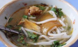 คนพื้นที่แนะนำ ก๋วยเตี๋ยวหนังหมูสไตล์เวียดนามที่ Bánh Canh Mắt Nai - Hải Phòng @ Đà Nẵng, Vietnam