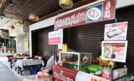 กว่า 20 ปีกับปอเปี๊ยะสดชิ้นเต็มคำ เครื่องแน่น น้ำราดรสเข้มข้นลงตัวที่ นก ปอเปี๊ยะสดปูทะเล @ เชียงใหม่