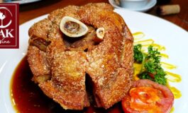 ดื่มเบียร์ จิบไวน์ แกล้มขาหมูเยอรมันที่ Oak Wine Steak @ เสนานิคม 1