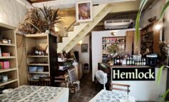 ร้านบิสโทรเจ้าแรกๆถนนพระอาทิตย์อายุกว่า 30 ปีที่ Hemlock Art Restaurant