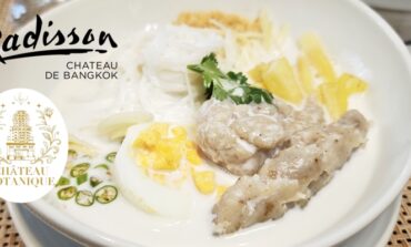 ชิมรสมือชั้นครู 'เชฟเคน วัชรวีร์' กับสำรับข้าวแช่โบราณและขนมจีนซาวน้ำ ดับร้อนระดับพรีเมียมที่ Larder & Lounge  ณ โรงแรม Radisson Chateau de Bangkok